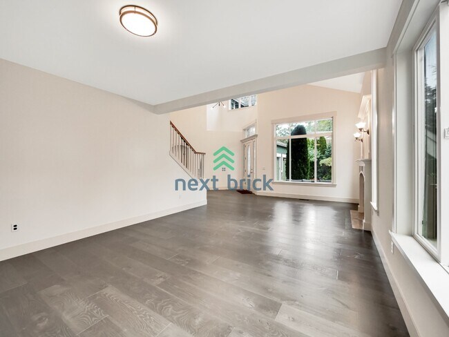 Building Photo - 4 bedroom, 2.5 Bathroom, 3 car garage Craftsman style home in Bellevue, WA