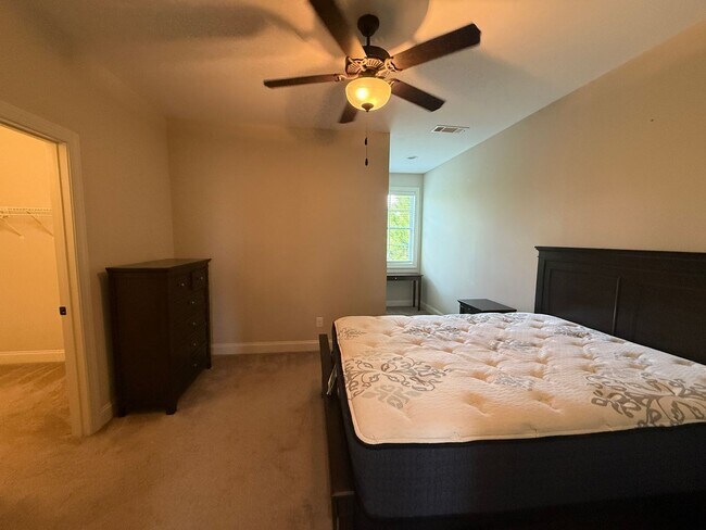 Building Photo - 3855 Academy Dr