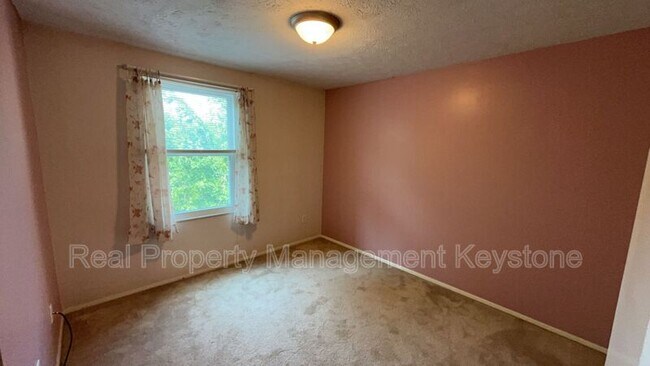 Building Photo - 176 Russets Cir