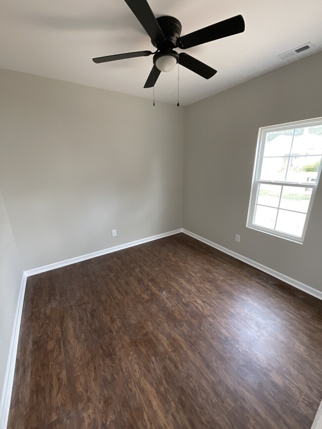 Building Photo - 1015 W C St