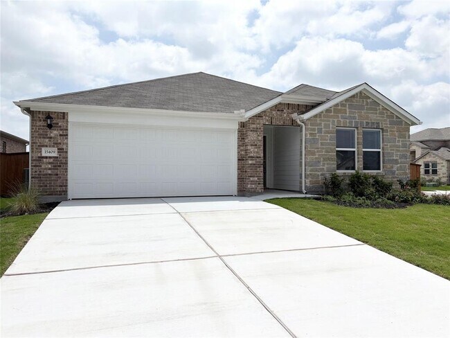 Building Photo - 15409 Flowers Vw