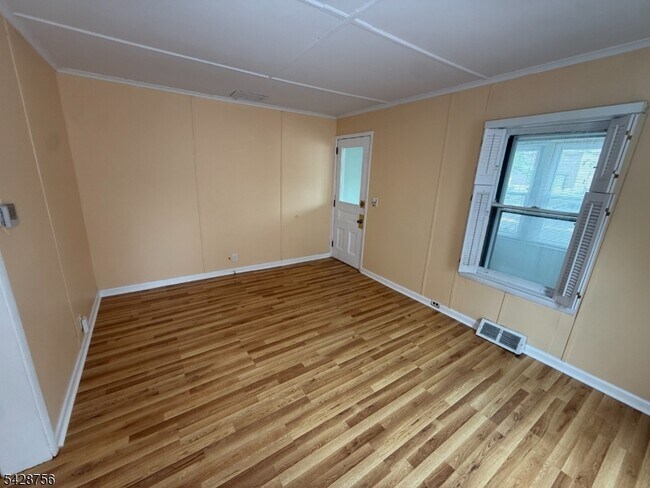 Building Photo - 23 E Hanover Ave