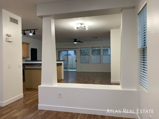 Building Photo - 4125 E Baylor Ln