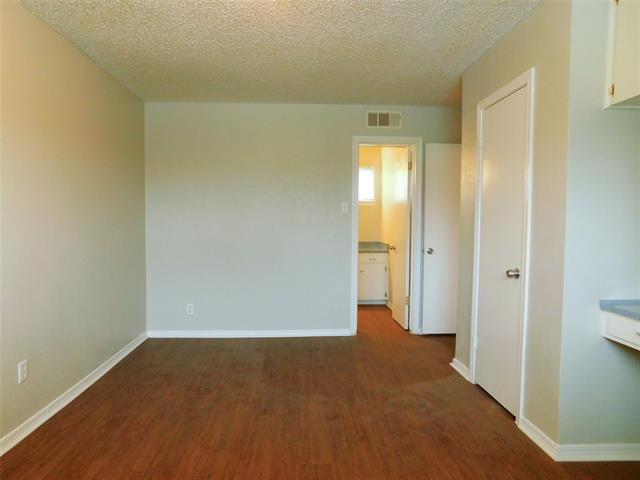 Building Photo - 401 Betchan Dr