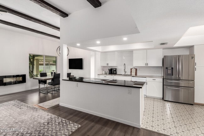 Building Photo - 10313 W Brookside Dr