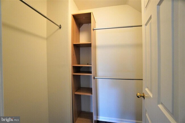 Building Photo - 104 Hidden Creek Dr