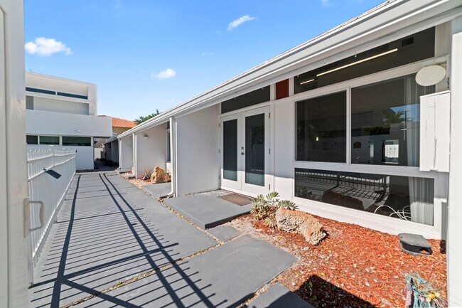 Building Photo - 1951 NE 51st St