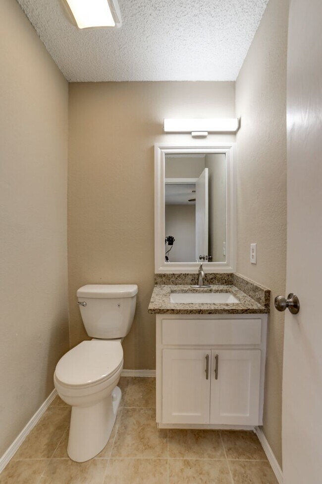 Building Photo - 14628 S Xenophon Ave