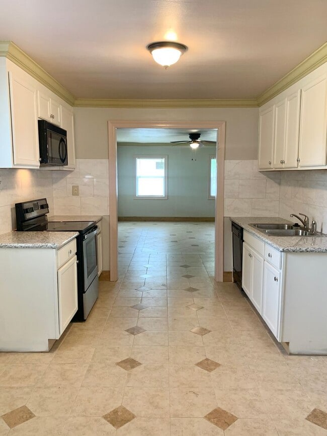 Building Photo - 3BD/2BA House for Lease in Bristol Place Subdivision in Baton Rouge