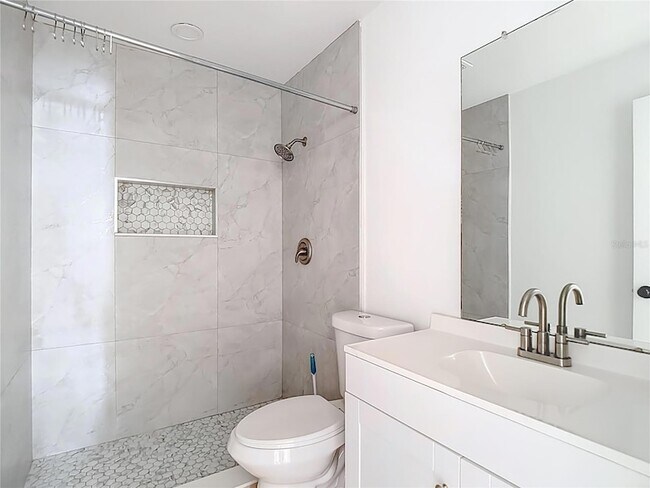 Building Photo - 201 Valencia Dr