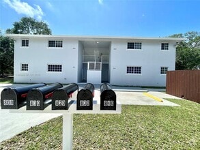 Building Photo - 800 SW 10th Ave