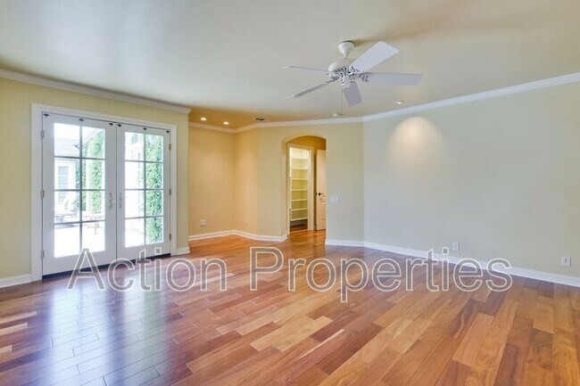 Building Photo - 450 Juanita Way