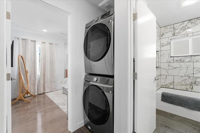 Building Photo - 5447 Soledad Rd