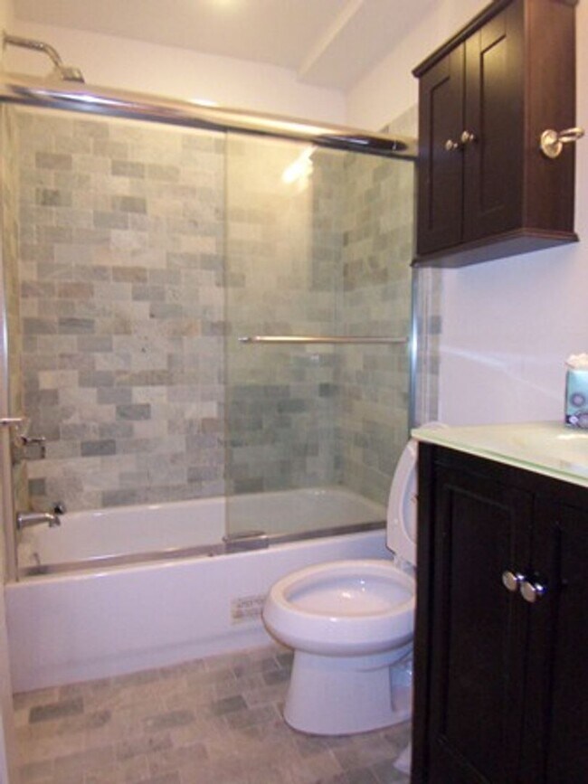 Building Photo - 2BR/2BA Apartment - Logan Circle with priv...