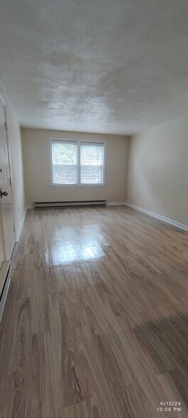 Building Photo - 5 Edwards St