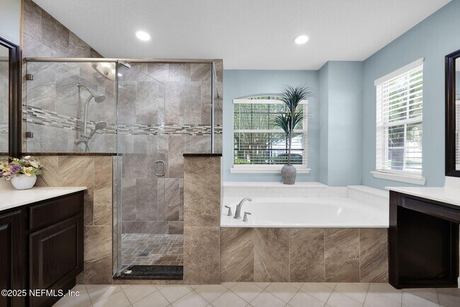 Building Photo - 526 Oakmont Dr