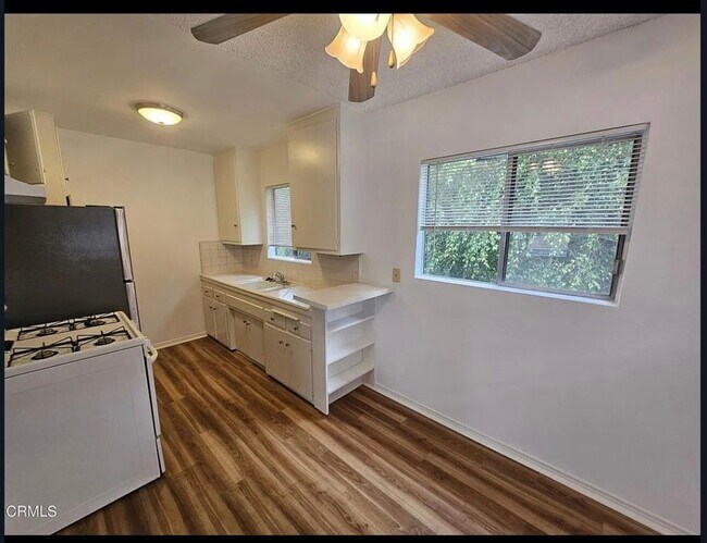 Building Photo - 12246 Oxnard St
