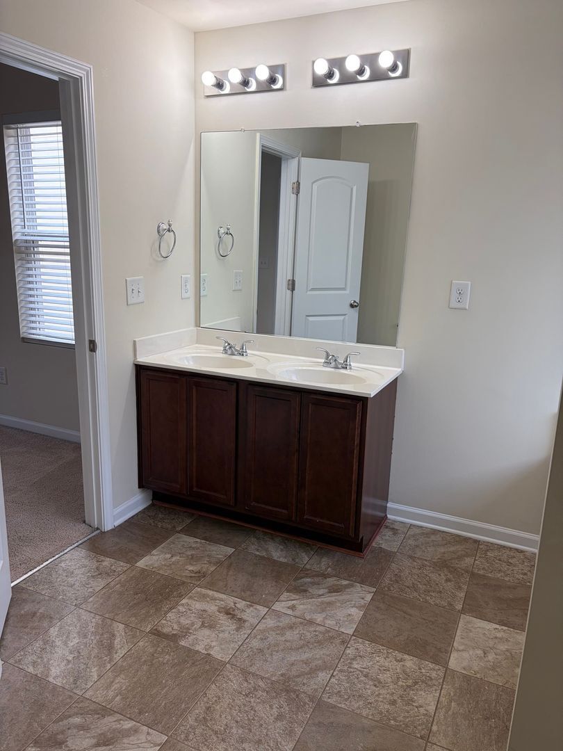 Building Photo - 26 Jones Creek Cir