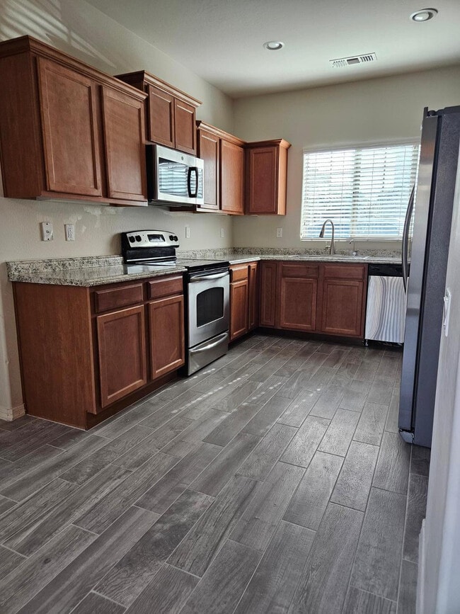 Building Photo - 2204 W Le Marche Ave