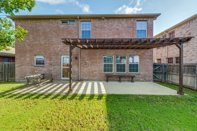 Building Photo - 2112 Royal Acres Trail