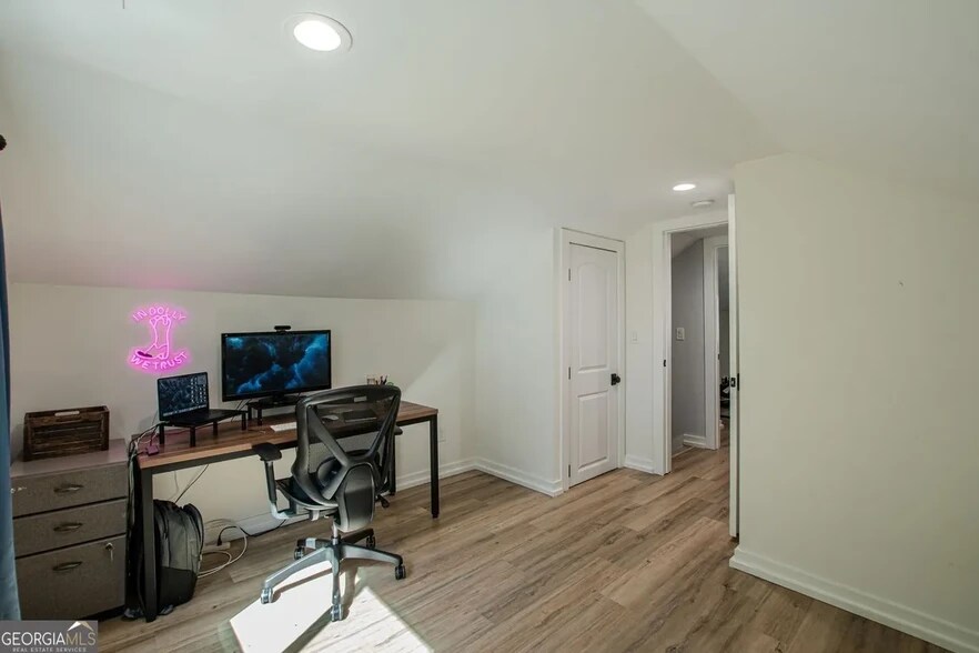 Building Photo - 2657 Blount St