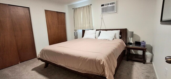 Building Photo - Newly Redone 2 Bed/1 Bath Apartment in Eli...