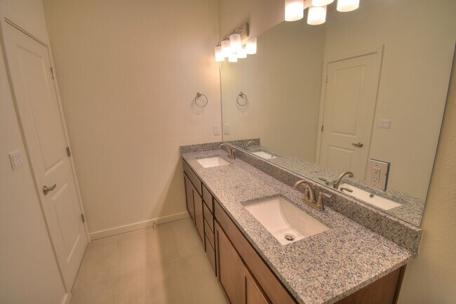 Building Photo - NEW CONSTRUCTION IN THE FAR NE HEIGHTS!!!!!