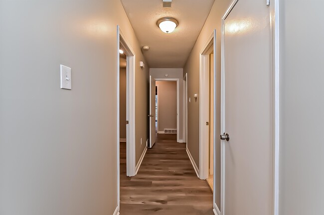 Building Photo - 3869 Caravel Dr