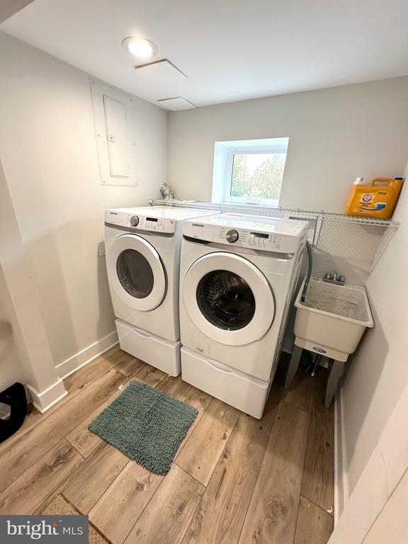 Building Photo - 842 E Cathedral Rd