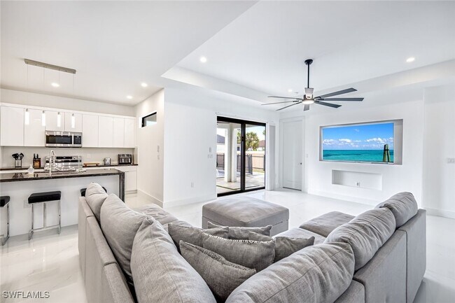 Building Photo - 502 SW 25th Pl