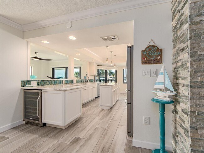 Building Photo - 240 Sand Key Estates Dr