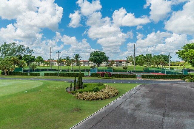 Building Photo - 9420 S Hollybrook Lake Dr