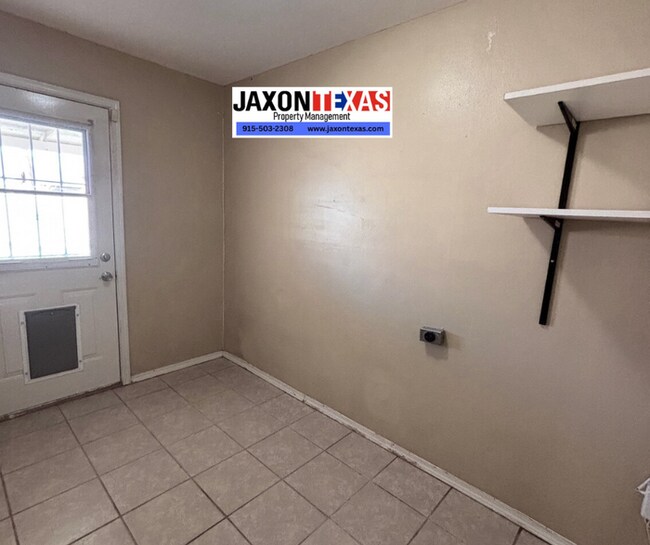 Building Photo - 9329 Roanoke Dr