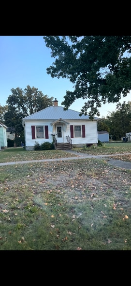 Building Photo - 321 W Maple St