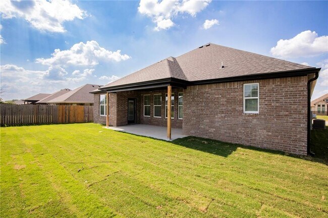 Building Photo - 108 White Oak St