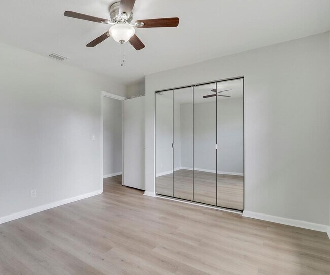 Building Photo - 8810 SE Hobe Ridge Ave