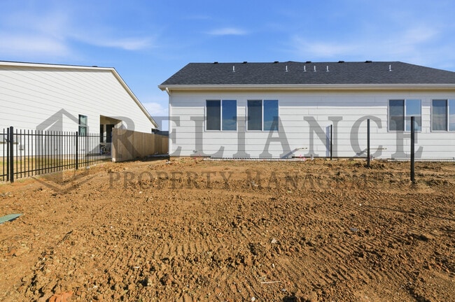 Building Photo - 5249 N Pinecrest Ct