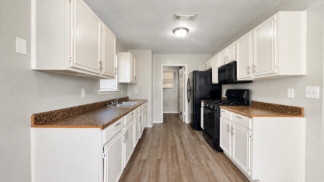 Building Photo - 9406 Alcala