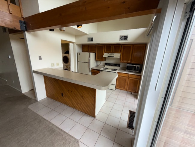 Building Photo - Spacious with sky light and loft!