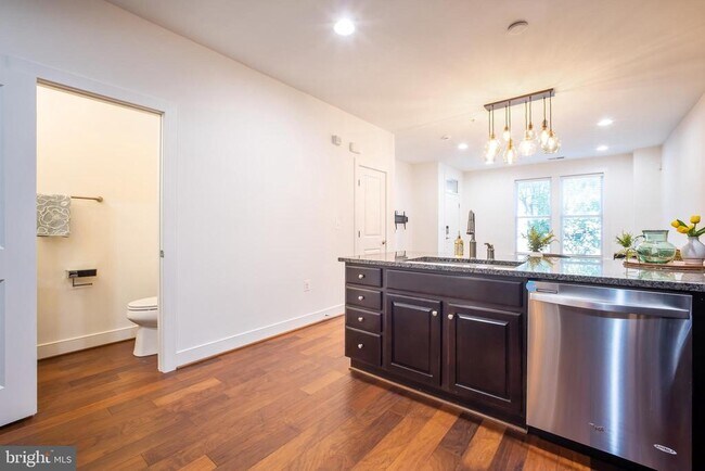 Building Photo - 2215 Richmond Hwy