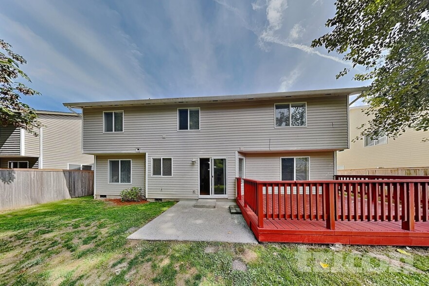 Building Photo - 1704 NE 16th Loop