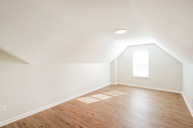 Building Photo - 125 Summerlake Pl