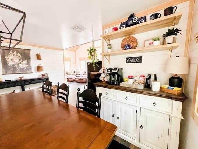 Building Photo - 449 Burbano Creekside Lndg