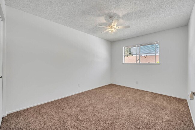 Building Photo - 3926 Oak Villa Cir