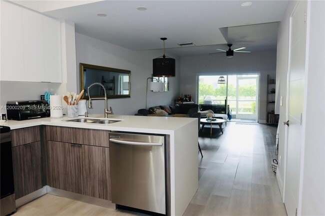 Building Photo - 16755 Hemingway Dr