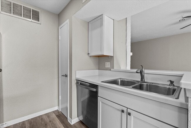 Building Photo - 250 El Dorado Blvd