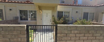 Building Photo - West Lancaster Townhouse in gated communit...