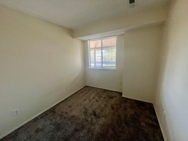 Building Photo - ** Move in Special ** 2 Bed 1 Bath Washer/...