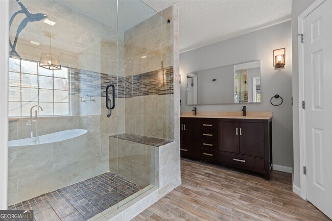 Building Photo - 2315 Hiawassee Dr NW
