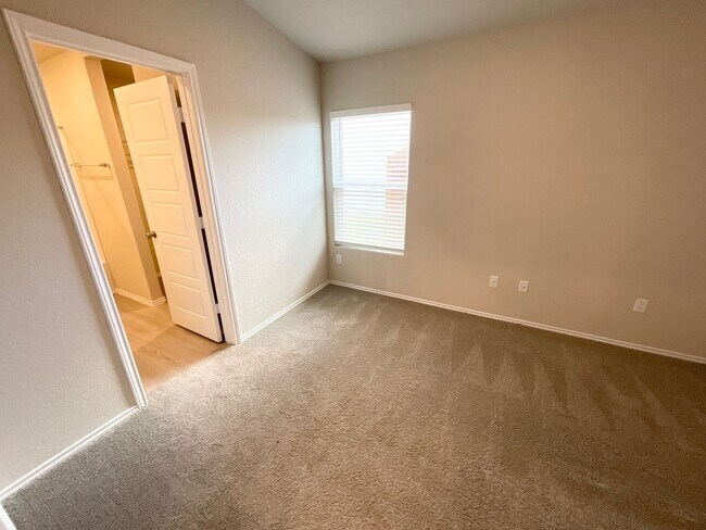 Building Photo - 5731 Falcon Pt